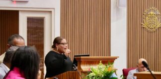 Shailiny Tromp-Lee cu yamada fuerte pa defende nos autonomia pasobra nos mes por! Bisa NO na HOFA!