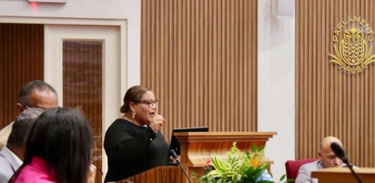 Shailiny Tromp-Lee cu yamada fuerte pa defende nos autonomia pasobra nos mes por! Bisa NO na HOFA!