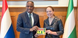 Minister di Husticia Arthur Dowers a haci bishita strategico na Rotterdam Hulanda