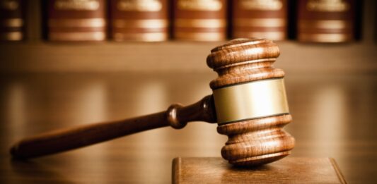 Den caso di homber acusa di a abusa di su dos yiunan y a wordo declara liber: Declaracion mal interpreta a sorprende Hof y Procurador General a pidi pa pospone caso