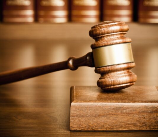 Den caso di homber acusa di a abusa di su dos yiunan y a wordo declara liber: Declaracion mal interpreta a sorprende Hof y Procurador General a pidi pa pospone caso