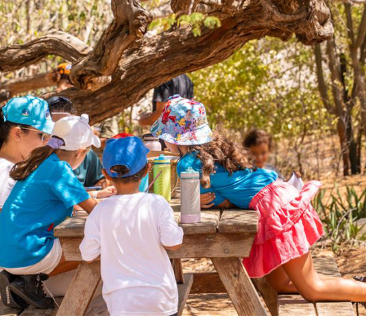 Himno, Bandera y Naturalesa: Comunidad a celebra Aruba su identidad den Parke Nacional Arikok