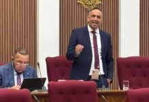 Dangui Oduber: Maneho di minister Wever: Placa pa Comercio, Sla pa Pueblo! Minister Wever ta ‘strangula’ e homber chikito pa faborece e comerciantenan grandi