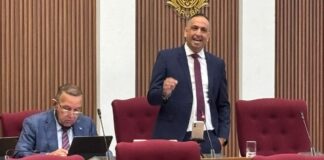 Dangui Oduber: Maneho di minister Wever: Placa pa Comercio, Sla pa Pueblo! Minister Wever ta ‘strangula’ e homber chikito pa faborece e comerciantenan grandi