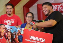 Den campaña “Score with Coca-Cola”: Caroline Croes ta bay mira wega di futbol mundial FIFA 2026