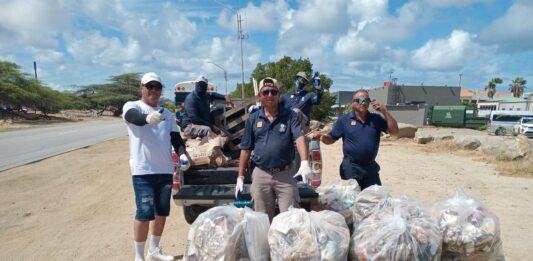 500 Boluntario a Uni den Limpiesa di Costa Organisa pa AHATA