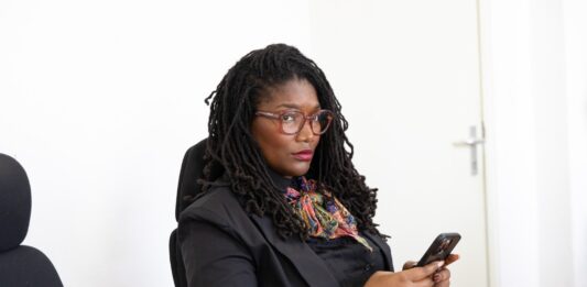 Miembro di Parlamento pa AVP, Otami Thomasia: AWSS bou di lupa: progreso mester bay hunto cu responsabilidad