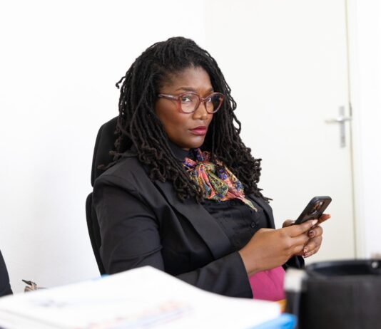 Miembro di Parlamento pa AVP, Otami Thomasia: AWSS bou di lupa: progreso mester bay hunto cu responsabilidad