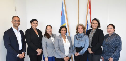 Banco Central di bishita cerca Minister Plenipotenciario Mildred Schwengle