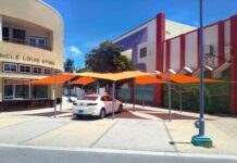 A.T.A. a drecha “canopy” cerca di monumento di Uncle Louis Store