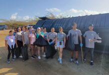 Hoben nan di Leo Club Aruba y Rainbow for Girls a haci limpieza na beach di Arashi