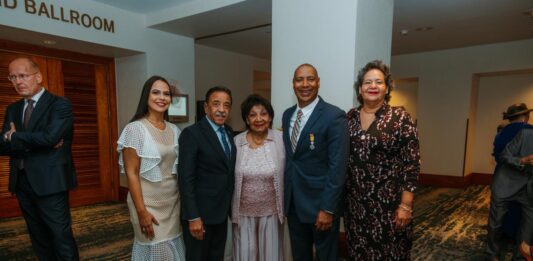 Gabinete AVP- Futuro ta felicita Condecoradonan Real