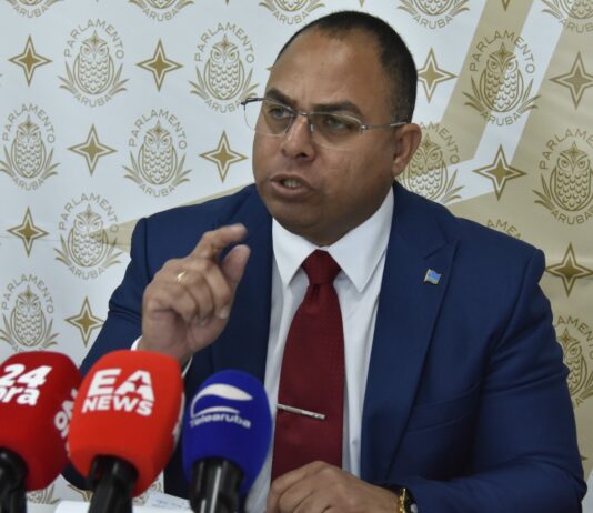 Parlamentario Eduard Pieters (PPA): “Costo di bida ta explota, pero gobierno ta keto y pueblo ta sufri”