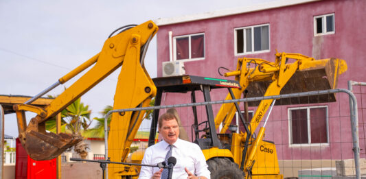 Gobierno ta inicia renobacion di De Vuyst Complex como parti di vision pa mehora calidad di bida den bario