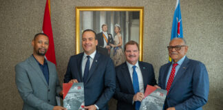 Cumpliendo cu ley, afta a entrega cuenta annual 2025 na minister Geoffrey Wever