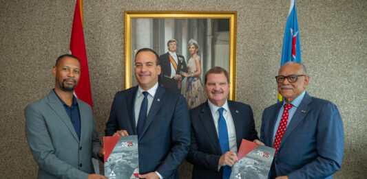 Cumpliendo cu ley, afta a entrega cuenta annual 2025 na minister Geoffrey Wever