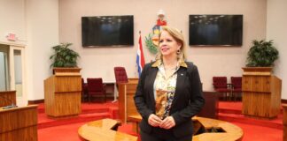 Evelyn Wever-Croes: Despues di 1 aña cu a pidi reunion, parlamento a reuni