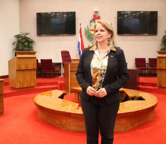 Evelyn Wever-Croes: Despues di 1 aña cu a pidi reunion, parlamento a reuni