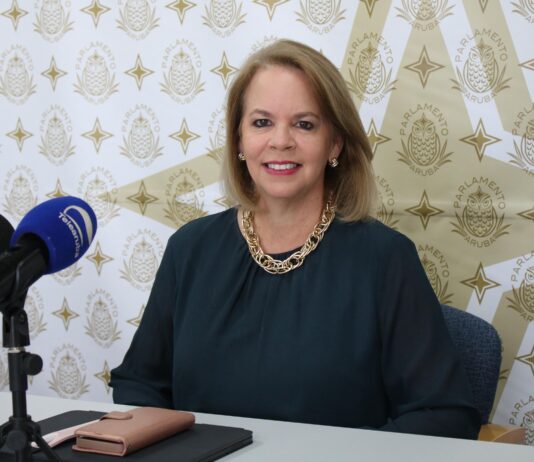 Evelyn Wever-Croes: “Over Tourism” ta afectando calidad di bida di tur ciudadano” Aruba na un momento decisivo pa cu turismo: nos kier mas di e mesun cos?
