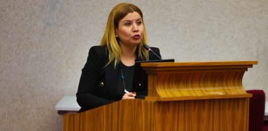 Lider di fraccion AVP, Jennifer Arends-Reyes: Gobierno hunto cu stakeholders ta bon prepara pa cambionan cu por surgi for di desaroyonan geopolitico
