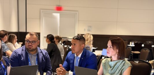 Durante reunion cu ehecutivonan: Minister Wendrick Cicilia enfocando riba turismo crucero cu mas impacto pa e localnan