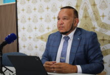 Parlamentario Endy Croes: “Dictadura den Parlamento! Gobernador a ranca orea di Marlon Sneek pa sconde reunionnan di Pueblo”