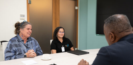 Minister Dowers a reuni cu Fundacion Guia Mi: Fortificando proteccion di nos muchanan