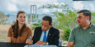 Minister Herdé ta enfatisa pa balansa entre desaroyo y proteccion di Aruba su naturalesa