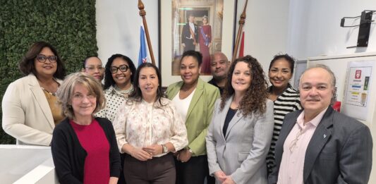 Minister Plenipotenciario Mildred Schwengle a cera conoci cu e team di mentornan