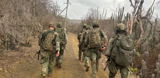 Ehercito Real Hulandes ta haci ehercicio na Boneiro