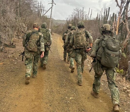 Ehercito Real Hulandes ta haci ehercicio na Boneiro
