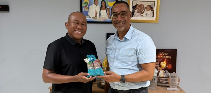 Parlamentario di AVP Clifford Heyliger ta conecta cu homologo di Barranquilla