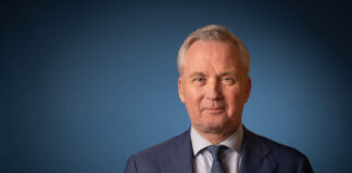 Secretario di estado Van der Burg ta bishita parti Caribense di Reino: enfoke ta riba gobernacion, siguridad y desaroyo economico