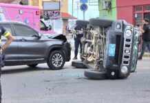 Dos turista herida den accidente riba Avenida Alo Tromp