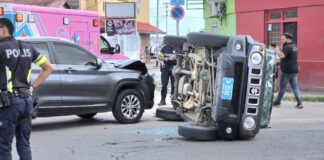 Dos turista herida den accidente riba Avenida Alo Tromp