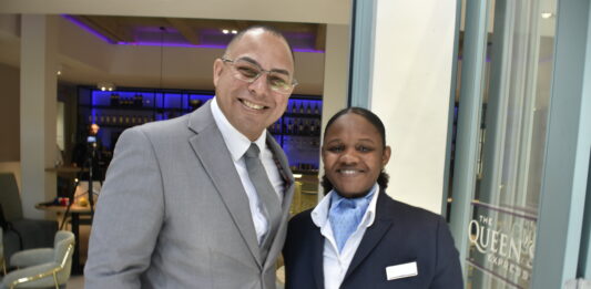 “Inverti den nos propio talentonan: futuro di turismo ta cuminsa den klaslokaal” Eduard Pieters a expresa despues di su bishita na ROC Mondriaan