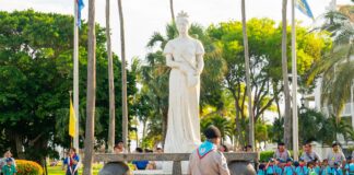 Un capitulo nobo den liderazgo pa Scouting Aruba: Prome Minister Mike Eman: disciplina y dedicacion di Scouting Aruba ta refleha precisamente loke nos pais tin mester