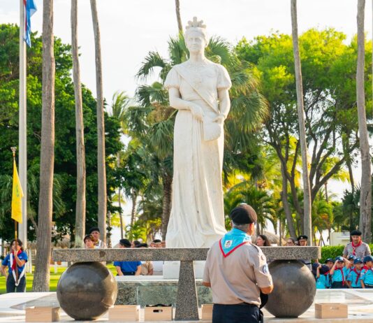 Un capitulo nobo den liderazgo pa Scouting Aruba: Prome Minister Mike Eman: disciplina y dedicacion di Scouting Aruba ta refleha precisamente loke nos pais tin mester