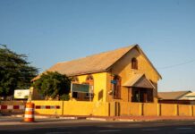 Iglesia Adventista di Shete Dia na Bernhardstraat ta marca inicio oficial di restauracion di patrimonio y comunidad