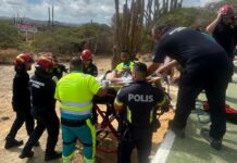 POLIS Y TEAM DI RESCATE RIBA HOOIBERG PA UN TURISTA CU A BIRA MALO