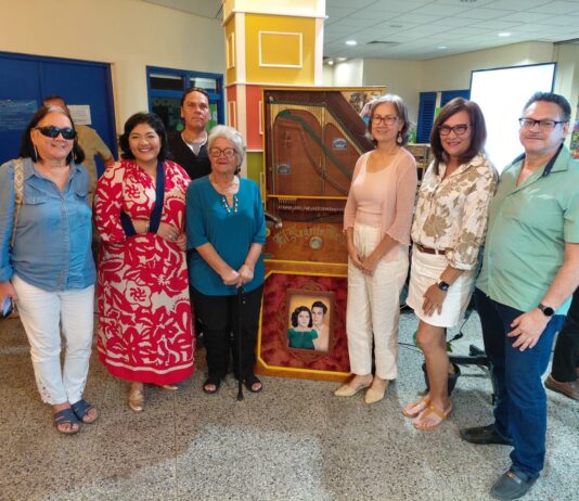 Parlamentario Xiomara Maduro ta gradici sr. Ivan Quandus pa conserva nos tradicion den su documentario: “Historia y perseveracion di Caha di Orgel di Aruba”