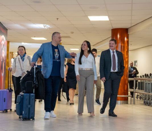 Aruba ta anfitrion pa plataforma internacional: Yegada di Comisionado Europeo marca paso importante pa Foro LGO-UE