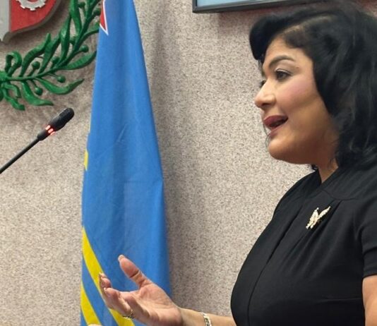 Parlamentario Xiomara Maduro: Parlamento di Aruba ta aproba mocion unanime pa conserva historia di e refineria