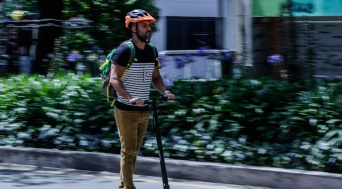 Esaki ta e ley pa uzo di step electrico na Colombia na 2026: Edad, velocidad y siguridad