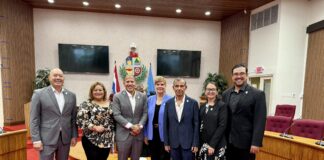 Parlamentario Shailiny Tromp-Lee: Deporte como motor di desaroyo pa Aruba: Reunion di comision fiho di Parlamento cu COA