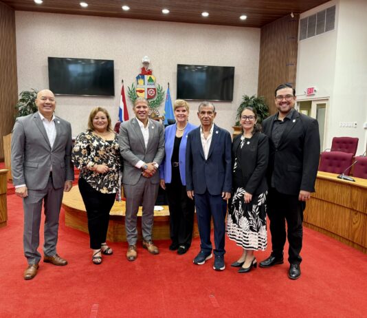 Parlamentario Shailiny Tromp-Lee: Deporte como motor di desaroyo pa Aruba: Reunion di comision fiho di Parlamento cu COA