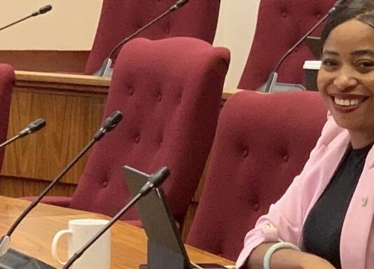 Un memoria demasiado costoso pa lubida, lubida lo costa nos tur: E maneho berdadero tempo di MEP: Locual nan kier Pueblo lubida.