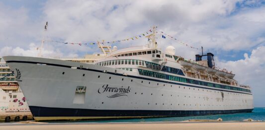 Freewinds ta regresa Aruba despues di un luna di outreach comunitario na Colombia
