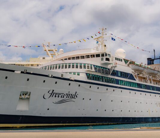 Freewinds ta regresa Aruba despues di un luna di outreach comunitario na Colombia