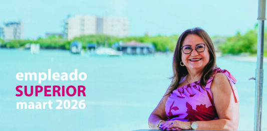 Charline Tromp ta empleado superior di Aruba Bank